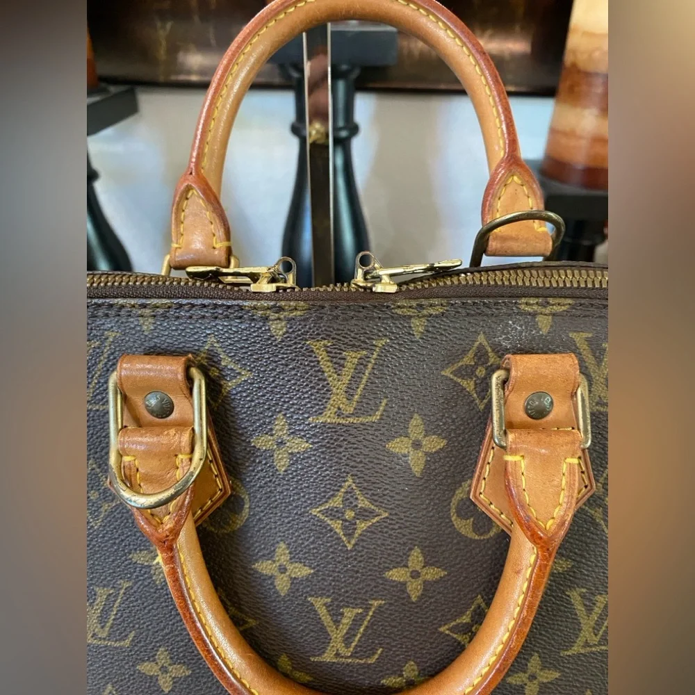 Louis Vuitton CLASSIC Alma Monogram Handbag M51130, Authentic, with dust bag - Picture 5 of 16